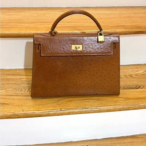 Elegant Brown Handbag - Picture 3 of 11